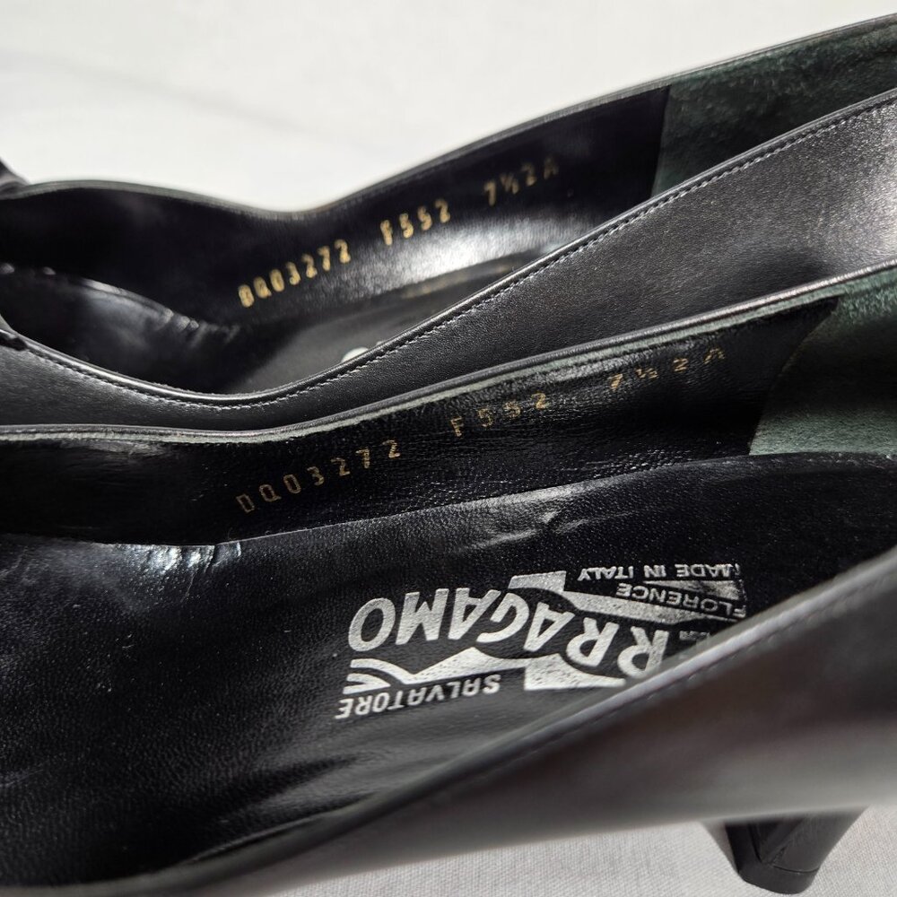 Vintage SALVATORE FERRAGAMO-GESSICA Black Leather Pointed Kitten Pump Sz 7.5 2A - Picture 12 of 16